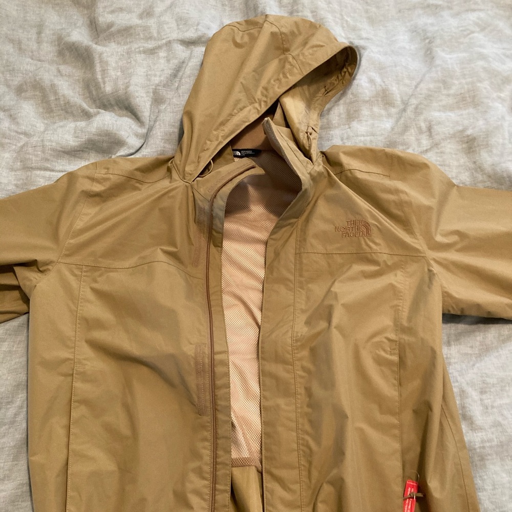 Men’s North Face Khaki Resolve 2 - Brand New Retail $89